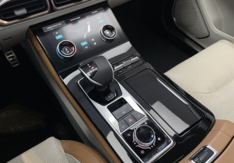 Подержанный автомобиль Jetour X70 2023 года (13 фото)