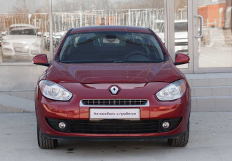 Подержанный автомобиль Renault Fluence 2010 года (2 фото)