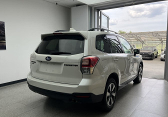 Подержанный автомобиль Subaru Forester Suv 2017 года (4 фото)