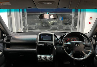 Подержанный автомобиль Honda CR-V 2002 года (8 фото)
