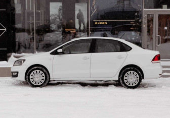 Подержанный автомобиль Volkswagen Polo Sedan 2015 года (8 фото)