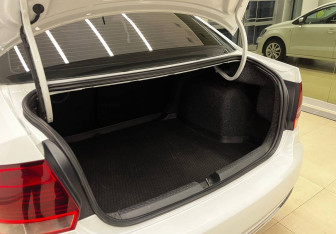 Подержанный автомобиль Volkswagen Polo Sedan 2017 года (8 фото)