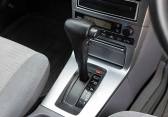 Подержанный автомобиль Nissan Avenir 2001 года (15 фото)