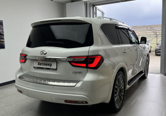Подержанный автомобиль Infiniti QX80 2018 года (4 фото)