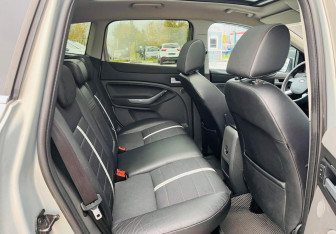 Подержанный автомобиль Ford Kuga 2010 года (17 фото)