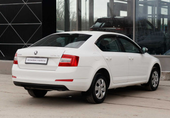 Подержанный автомобиль Skoda Octavia Liftback 2015 года (5 фото)