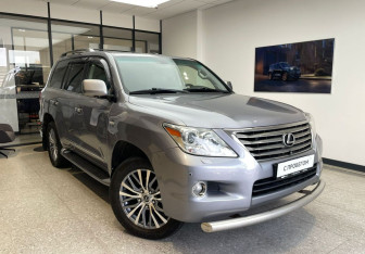 Подержанный автомобиль Lexus LX 2008 года (4 фото)