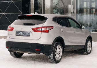 Подержанный автомобиль Nissan Qashqai 2017 года (5 фото)