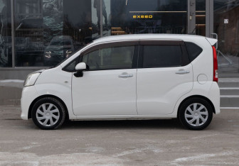 Подержанный автомобиль Daihatsu Move 2015 года (8 фото)