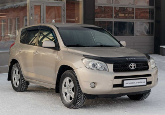 Подержанный автомобиль Toyota RAV4 2007 года (3 фото)