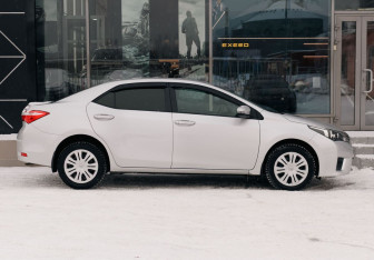 Подержанный автомобиль Toyota Corolla Sedan 2014 года (4 фото)
