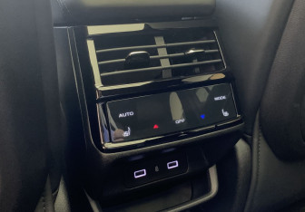 Подержанный автомобиль Geely Monjaro 2024 года (20 фото)