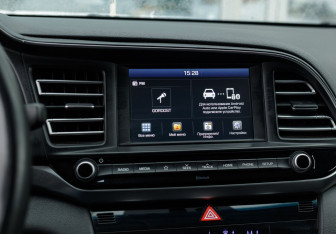 Подержанный автомобиль Hyundai Elantra Sedan 2019 года (14 фото)