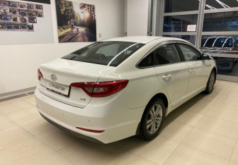 Подержанный автомобиль Hyundai Sonata 2017 года (5 фото)