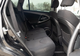 Подержанный автомобиль Toyota RAV4 2008 года (20 фото)