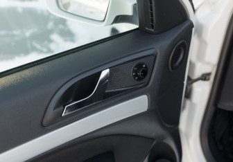 Подержанный автомобиль Skoda Octavia Liftback 2011 года (16 фото)