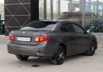 Подержанный автомобиль Toyota Corolla Sedan 2008 года (5 фото)