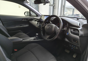 Подержанный автомобиль Toyota C-HR 2018 года (7 фото)