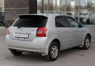 Подержанный автомобиль Toyota Corolla Hatchback 2003 года (5 фото)