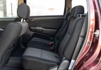 Подержанный автомобиль Toyota Wish Compactvan 2007 года (18 фото)