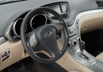 Подержанный автомобиль Subaru Tribeca 2007 года (11 фото)