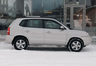 Подержанный автомобиль Hyundai Tucson 2007 года (4 фото)