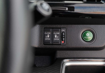 Подержанный автомобиль Honda Stepwgn 2017 года (16 фото)