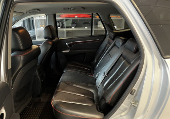 Подержанный автомобиль Hyundai Santa Fe 2009 года (12 фото)