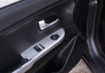 Подержанный автомобиль Kia Rio Hatchback 2013 года (15 фото)