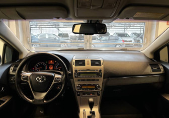 Подержанный автомобиль Toyota Avensis Sedan 2011 года (10 фото)