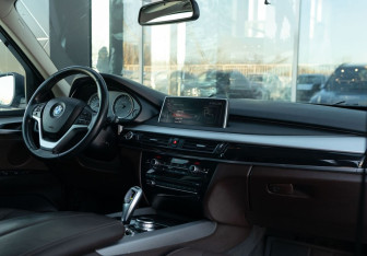 Подержанный автомобиль BMW X5 2017 года (14 фото)