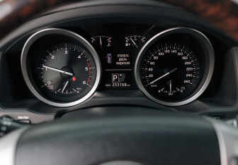 Подержанный автомобиль Toyota Land Cruiser Suv 2013 года (13 фото)