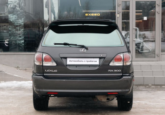 Подержанный автомобиль Lexus RX 2002 года (6 фото)