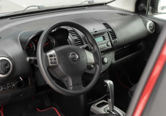 Подержанный автомобиль Nissan Note 2013 года (11 фото)