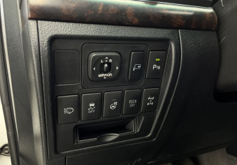 Подержанный автомобиль Toyota Land Cruiser Suv 2012 года (14 фото)