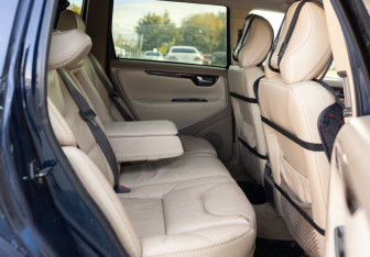 Подержанный автомобиль Volvo XC70 2001 года (19 фото)