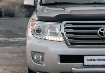Подержанный автомобиль Toyota Land Cruiser Suv 2012 года (11 фото)