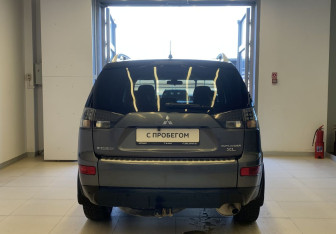 Подержанный автомобиль Mitsubishi Outlander 2008 года (5 фото)