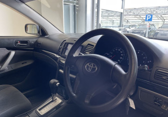 Подержанный автомобиль Toyota Allion 2002 года (7 фото)