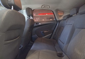 Подержанный автомобиль Opel Astra Hatchback 2012 года (13 фото)