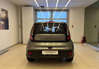 Подержанный автомобиль Kia Soul 2017 года (6 фото)
