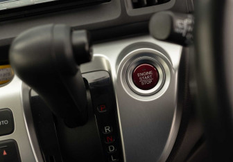 Подержанный автомобиль Honda N-WGN 2014 года (14 фото)