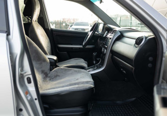Подержанный автомобиль Suzuki Grand Vitara 2008 года (19 фото)