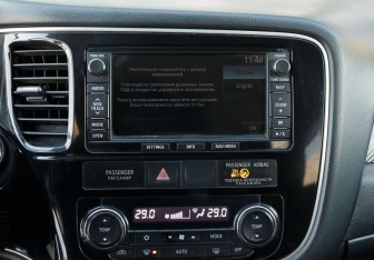 Подержанный автомобиль Mitsubishi Outlander 2013 года (14 фото)