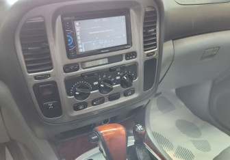 Подержанный автомобиль Toyota Land Cruiser Suv 2000 года (11 фото)