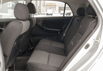 Подержанный автомобиль Toyota Corolla Hatchback 2001 года (17 фото)