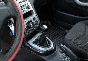 Подержанный автомобиль Peugeot 408 2013 года (15 фото)