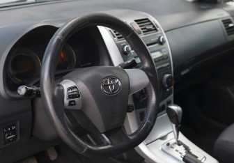 Подержанный автомобиль Toyota Corolla Sedan 2013 года (11 фото)