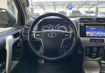 Подержанный автомобиль Toyota Land Cruiser Prado 2019 года (9 фото)