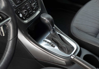 Подержанный автомобиль Opel Astra Hatchback 2014 года (16 фото)